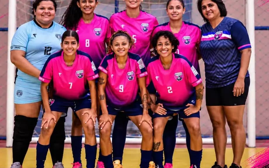 Equipe de futsal do Sport União posa na quadra do Torneio Furacão